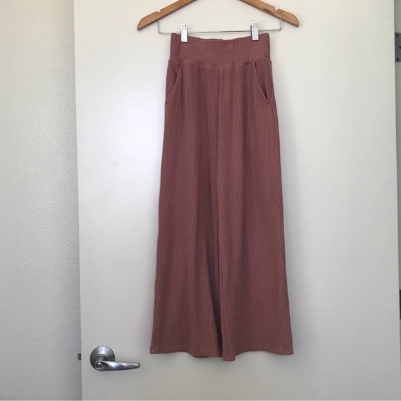 Abercrombie Pants & Cami Crop Top Set - Picture 3 of 7